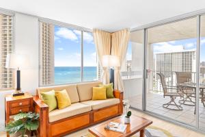 Cozy 1BR with Great Ocean Views - 3 Mins to Waikiki Beach!