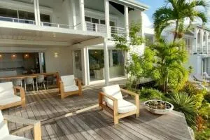 7 bedrooms Villa, Nestled in the heights of Anse Marcel, one of the most discreet bays of the island. - Anse Marcel 