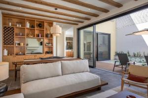 Casa Suspiros, Luxury 3BR Villa with Private Pool & Rooftop Views