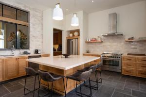 Casa Suspiros, Luxury 3BR Villa with Private Pool & Rooftop Views