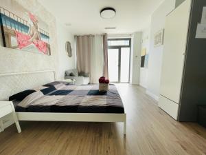 City Heart Alicante Studio Apartment - Castle View