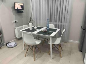 Zoe’s cozy apartment