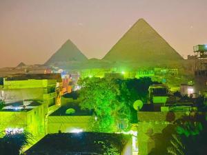 obrázek - Pyramids Sunrise