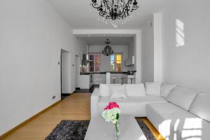 Warsaw Castle Apartments - Prime Location, Historic City Center, Castle View, Fast Internet - by Rentujemy