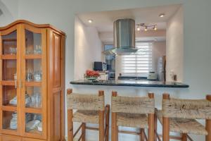 Puerto Vallarta Hideaway with Balcony and Pool!