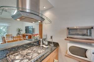 Puerto Vallarta Hideaway with Balcony and Pool!