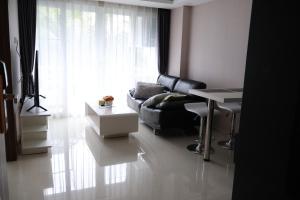Grand avenue condo Soi Boaukow