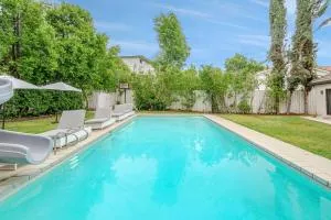 Exquisite Oasis near Universal Studios with Large Pool - Studio City