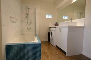 Surfers Palace Torquay 1 min walk to beach