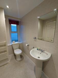 The Senarth Guesthouse - Seaside Guesthouse with Breakfast & Free Parking