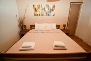 Apartments and rooms with parking space Palit, Rab - 21755