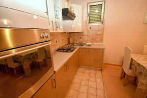 Apartments and rooms with parking space Palit, Rab - 21755