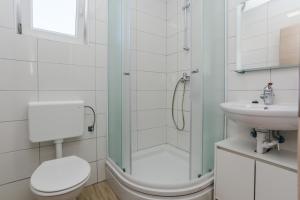 Apartments with parking space Vir - 21782