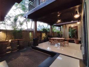 Prama House in Kedewatan