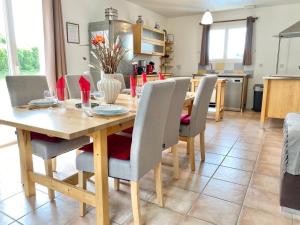 Maisons de vacances Gite Saint-Severin, 4 pieces, 6 personnes - FR-1-653-238 : photos des chambres