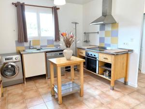 Maisons de vacances Gite Saint-Severin, 4 pieces, 6 personnes - FR-1-653-238 : photos des chambres