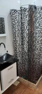 Conforto de copa na quadra da praia