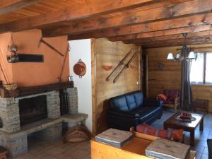 Chalets Chalet spacieux 8 pers, 3 chambres, cheminee, Wi-Fi, BBQ - FR-1-762-1 : photos des chambres