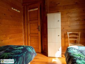 Maisons de vacances Gite Salles-Curan, 4 pieces, 6 personnes - FR-1-601-464 : photos des chambres