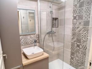 Cocon de 40m² pour 5 personnes avec 2 chambres à Les Menuires, accès direct aux pistes et balcon sud - FR-1-178-379