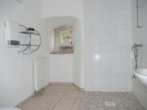 Maisons de vacances Gite Saint-Andre-de-Vezines, 5 pieces, 10 personnes - FR-1-601-462 : photos des chambres