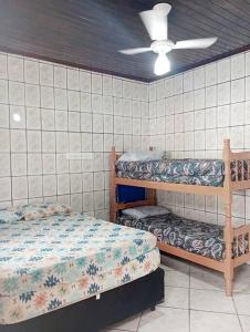 Casa espaçosa com piscina e garagem - Caraguatatuba