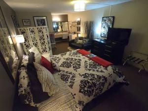 Jacuzzi Suite 204 - Tradewinds