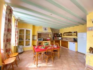 Maisons de vacances Charming holiday home with a large garden in the Cotentin : photos des chambres