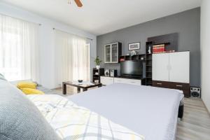 Seaside holiday house Preko, Ugljan - 18077