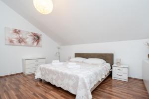 Seaside holiday house Preko, Ugljan - 18077