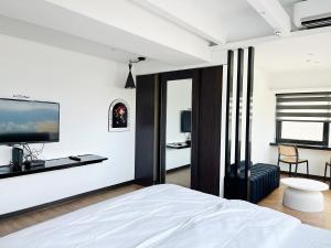 Phòng Deluxe Giường Đôi Nhìn Ra Sông (Deluxe Double Room with River View)