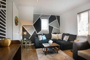 3-BR Contractor Stay, Holidays, Races, long stays, FREE Wi-Fi, Parking