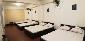 Angel & Maries Basic ACroom for 4-8pax