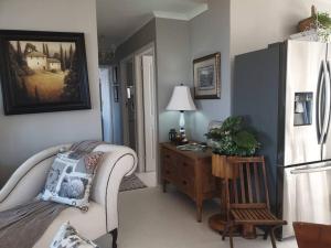 C the Sea 3bedroom house with 2 queen and 2 single beds max 6sleep 2bathroom walk distance to beach in Glentana Outeniqua Strand with free Wi-Fi and sea view