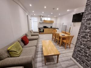 Entire Flat with Three Bedrooms N 2