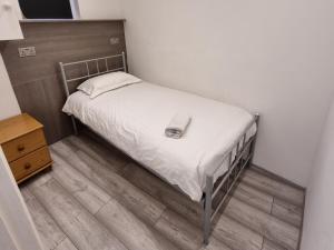 Entire Flat with Three Bedrooms N 2