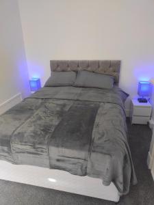 Moden Stylish large Southsea Apartment with jacuzzi bath sleeps 6