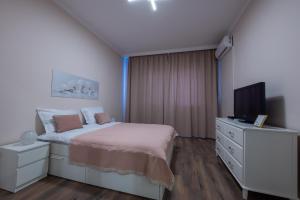 Julie Suite Top Center