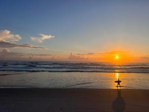 Sun Rise-Pool-On the Beach