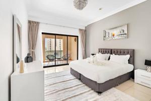 StoneTree - Luxurious 1 BR with Beach Access at Fairmont The Palm