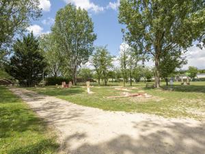 Maisons de vacances Modern mobile home in Veuzain-sur-Loire with garden : photos des chambres