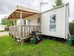 Maisons de vacances Modern mobile home in Veuzain-sur-Loire with garden : photos des chambres