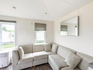 Maisons de vacances Modern mobile home in Veuzain-sur-Loire with garden : photos des chambres