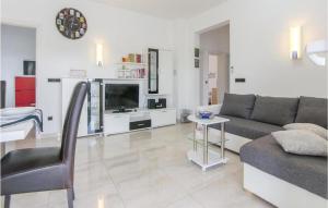 Cozy Home In Debeljak With Wifi