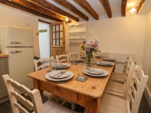 1 WhiteHouse Cottages