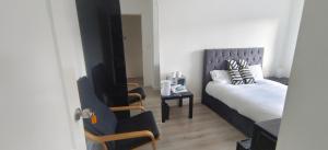 Free Car Park and walk to COOP, Etihad , Piccadilly,Free Snacks