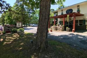 Jacuzzi Suite 206 at Tradewinds