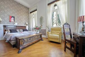 Deluxe Double or Twin Room with City View room in Domus Monamì Luxury Suites