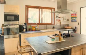 Maisons de vacances Nice Home In Pernes-Les-Fontaines : photos des chambres