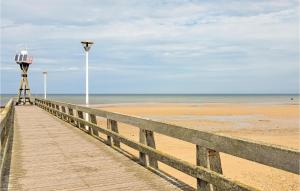 Appartements Gorgeous Apartment In Courseulles-sur-mer With Kitchenette : photos des chambres